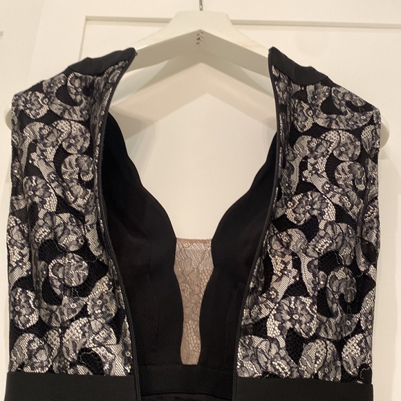 Beautiful dress! Gently worn ones. Dress has pockets. - Picture 9 of 11